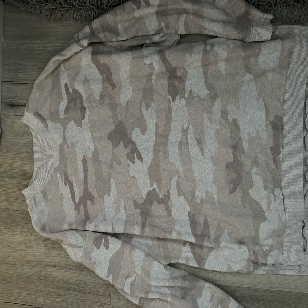American eagle brown camo sweatshirt